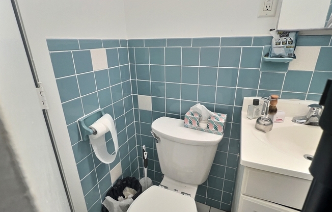 1 bed, 1 bath, 999 sqft, $2,500, Unit 12