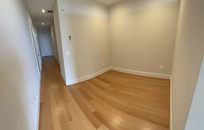1 bed, 1 bath, $2,575, Unit 707