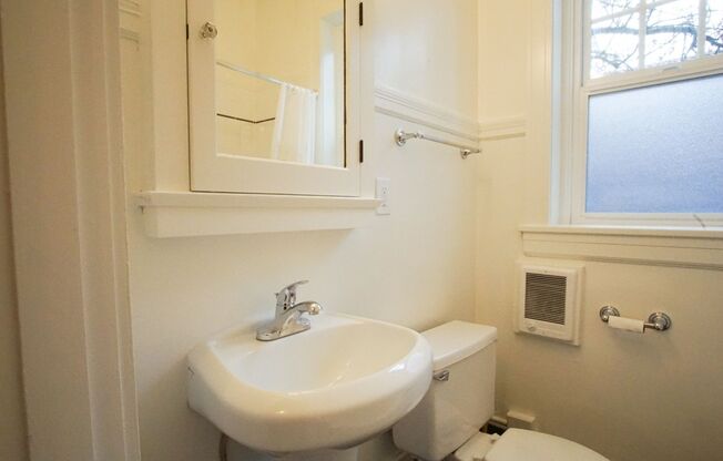 Studio, 1 bath, $1,195, Unit 04