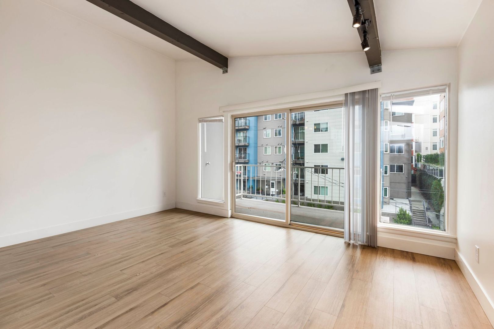 1613 Summit Flats