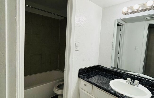 2 beds, 1.5 baths, 1,032 sqft, $1,625, Unit 1059