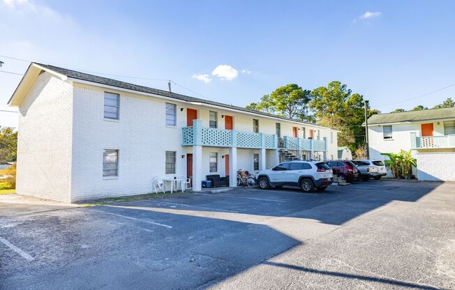 Marilyn Apartments