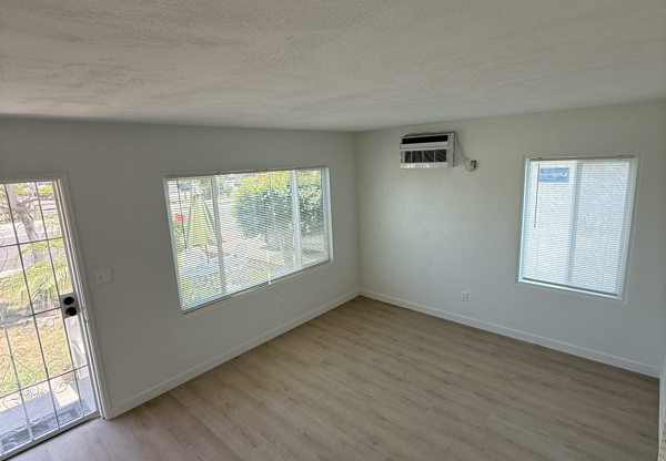 3004 8 MAIN ST