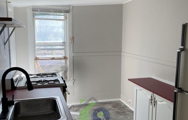 2 beds, 1 bath, $925, Unit 2