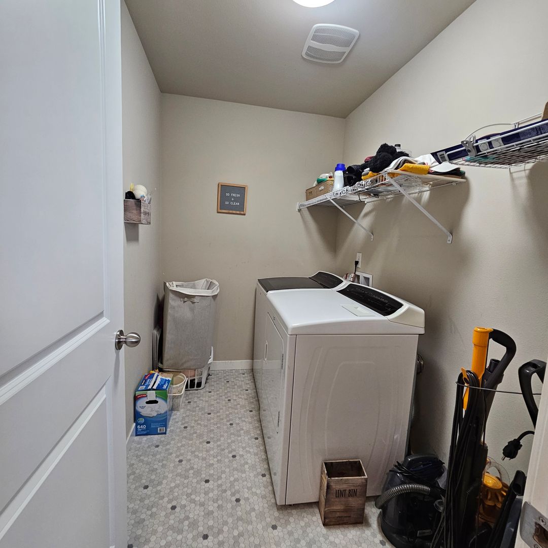 Beautiful 3-Bedroom Home Near Bases & Ferries with Fully Fenced Yard