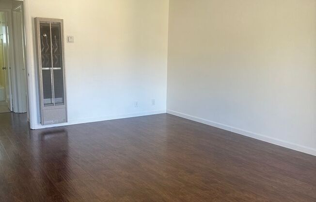 1 bed, 1 bath, $2,200, Unit 263