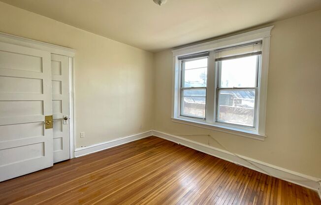 3 beds, 1 bath, 1,400 sqft, $1,550, Unit 210-F48