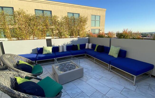 Outdoor Lounge Area With Fireplace at The Mansfield at Miracle Mile, Los Angeles, California