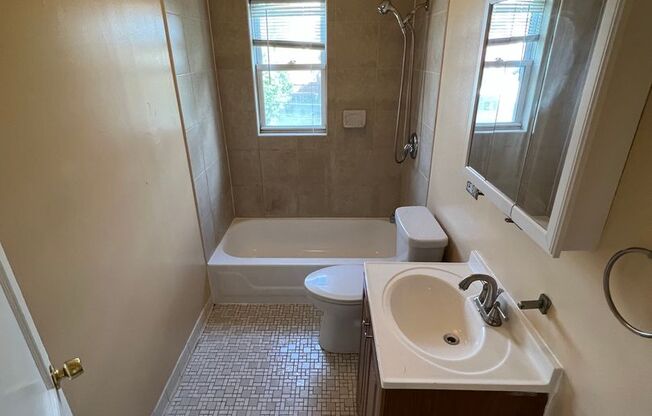 3 BDRM 1.5 BTH in Baltimore City Sinclair Ln