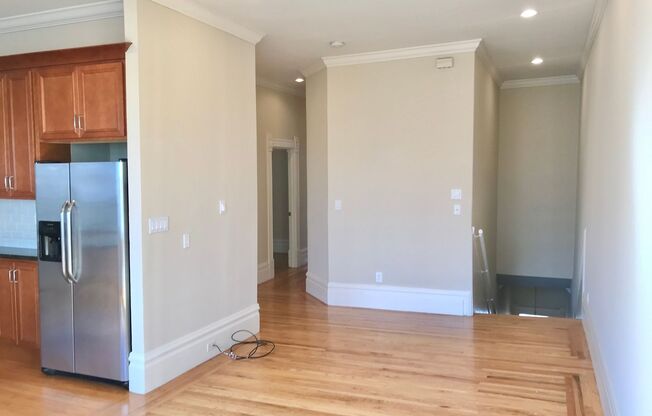 Handsome, Recently Renovated, 3BR/2BA Pac Heights Flat! Laundry! PROGRESSIVE