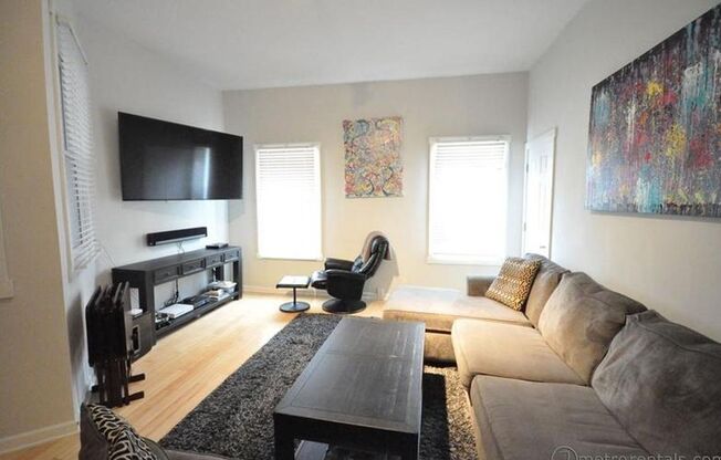 2 beds, 1 bath, $1,850, Unit 842-A