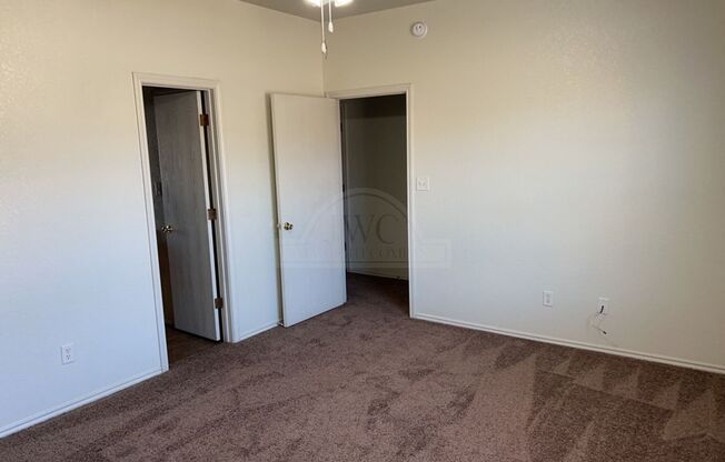 3 beds, 2 baths, $1,095, Unit 3302 Toledo Unit A