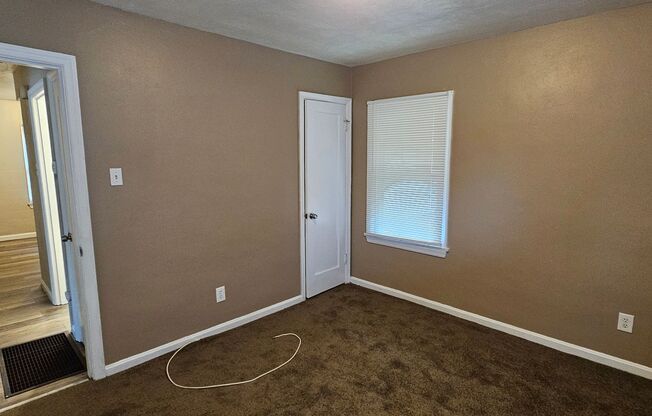 3 beds, 1 bath, $1,100