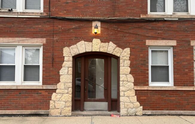 Condo with free heat! In-unit laundry, hardwoods, more!