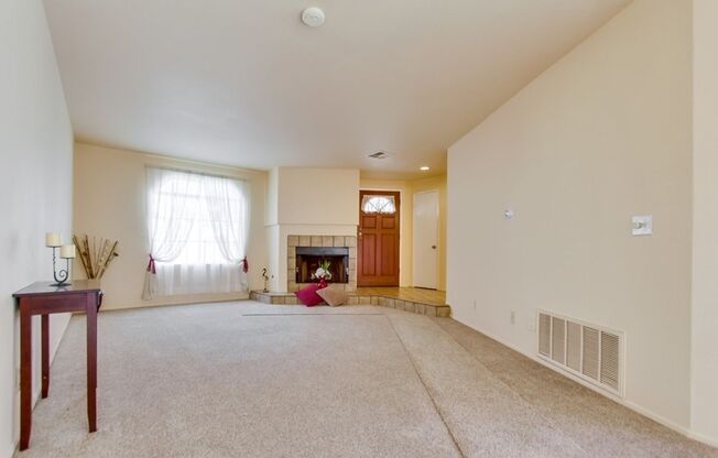 Spacious Townhome in University City for Rent!