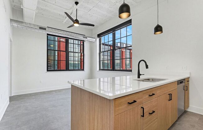 Studio, 1 bath, 586 sqft, $1,390, Unit Apartment #101