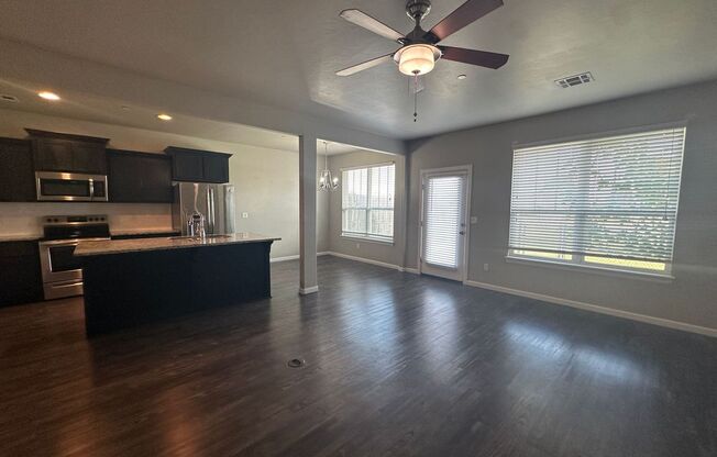 3 beds, 2.5 baths, $1,565