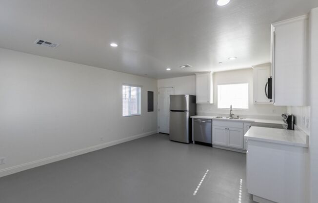 2 beds, 1 bath, 780 sqft, $1,400, Unit 1524 Porter St - Apt B