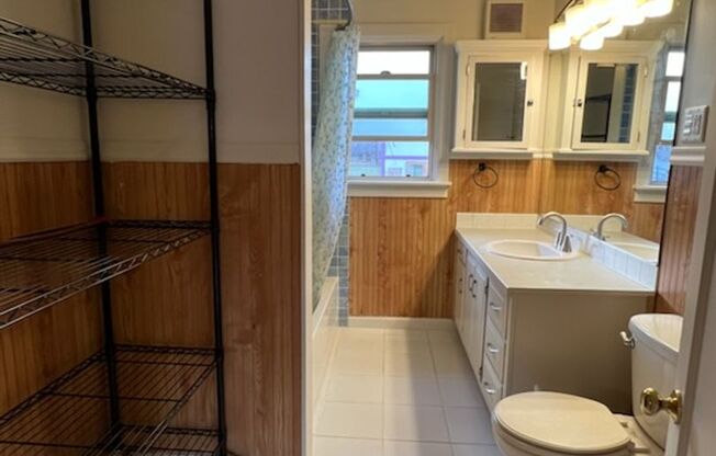 3 beds, 1 bath, $2,595