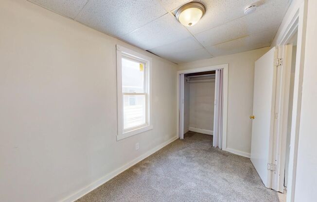 2 beds, 1 bath, 735 sqft, $900, Unit Unit 4