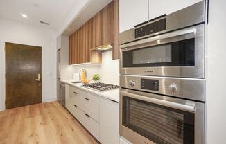 One Bedroom Condo in the Heart of the City + Rooftop Deck