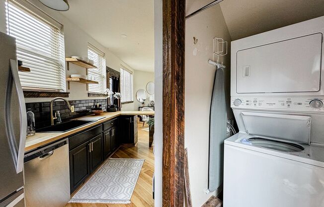 Modern 1 Bedroom, 1 Bathroom Home in East Missoula – Fully Furnished!