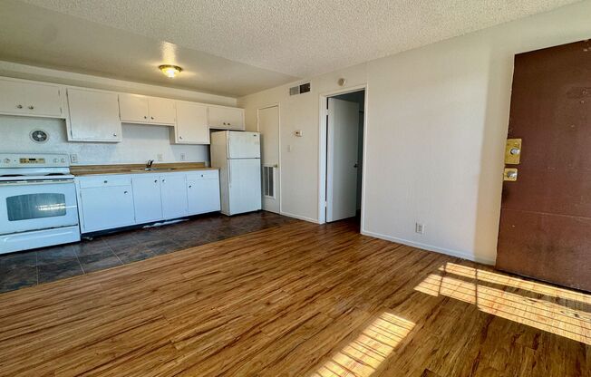 Move-in ready 1-bedroom condo