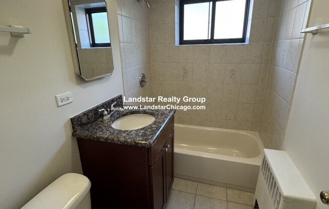2704 W LUNT