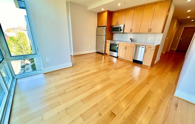 1 bed, 1 bath, $2,995, Unit 720