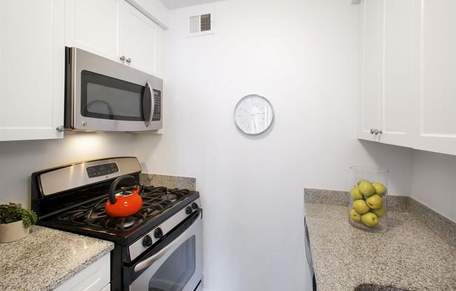 2 beds, 2 baths, 975 sqft, $5,810, Unit 20D