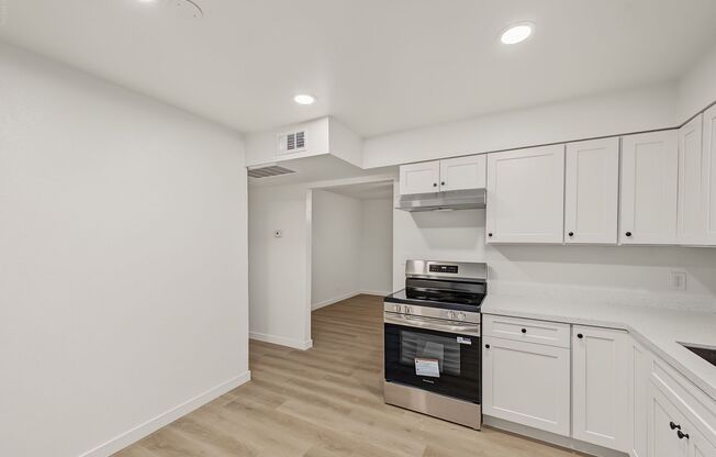 2 beds, 1 bath, 935 sqft, $1,599, Unit 01