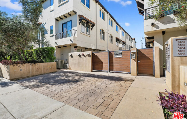 5933 W LUNA PARK