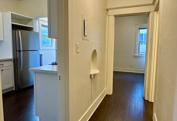 1 bed, 1 bath, 700 sqft, $1,895, Unit 204