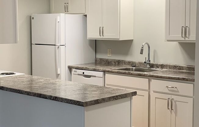 2 beds, 1 bath, 880 sqft, $1,895