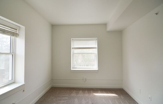 1 bed, 1 bath, 645 sqft, $970, Unit 911-304