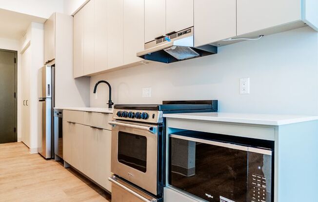 1 bed, 1 bath, 389 sqft, $2,550, Unit 208