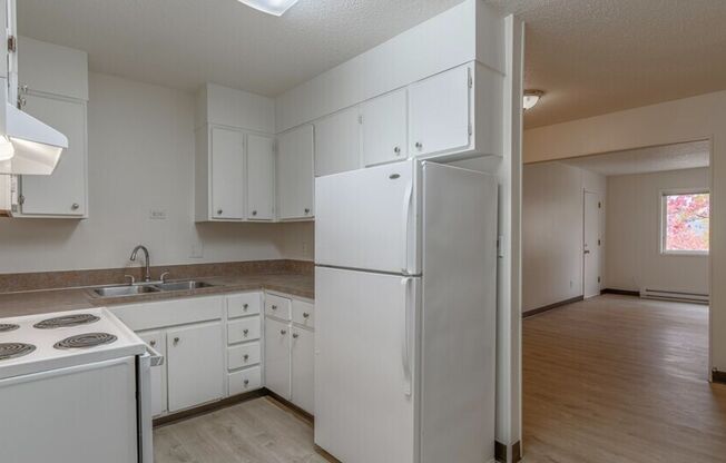 Live Close. Live Comfortable. Welcome to The Riviera Apartments in Corvallis, Oregon