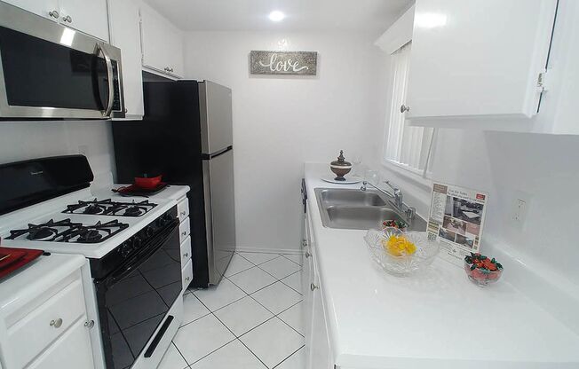 2 beds, 2 baths, 910 sqft, $2,595, Unit 410