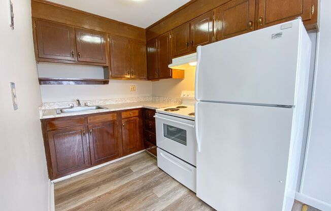 1 bed, 1 bath, $1,300, Unit D-34