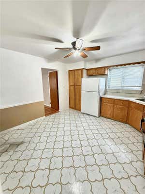 3 beds, 2 baths, $2,500