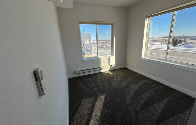 3 beds, 2 baths, 1,092 sqft, $2,095, Unit 1300-301