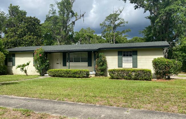 3 Bedroom 2 Bath Home Available - Centrally Located on the Southside of Town!