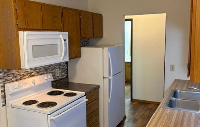 2 beds, 1 bath, 750 sqft, $850, Unit 78
