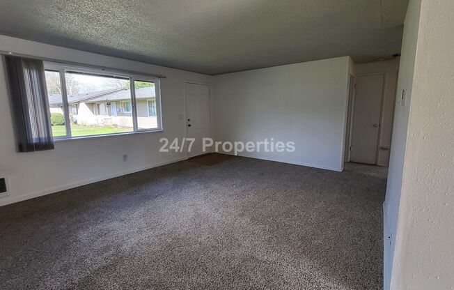 2BD I 1BA Apartment - Near Woodstock!
