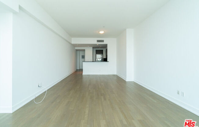 1 bed, 1.5 baths, 1,150 sqft, $5,500, Unit 41E
