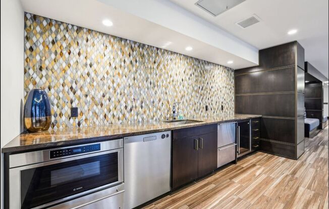 1 bed, 1 bath, 733 sqft, $1,725, Unit 601-MFTE