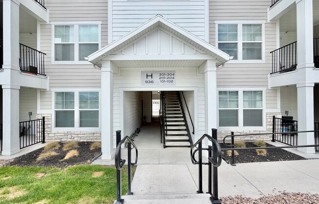 3 Bed Townhome | Mountain Views, Pool, Pickleball & More