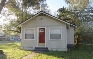 Beautiful 2 Bed/1 Bath +Bonus Room Single Family Home Available Now!