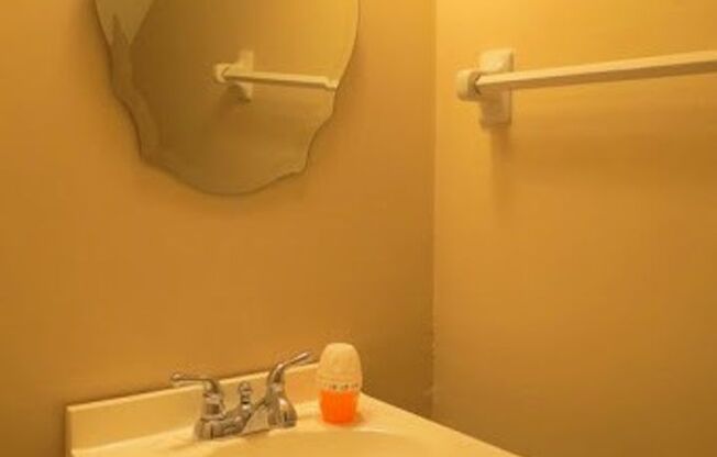 Beautiful 3 Bedroom Townhouse!