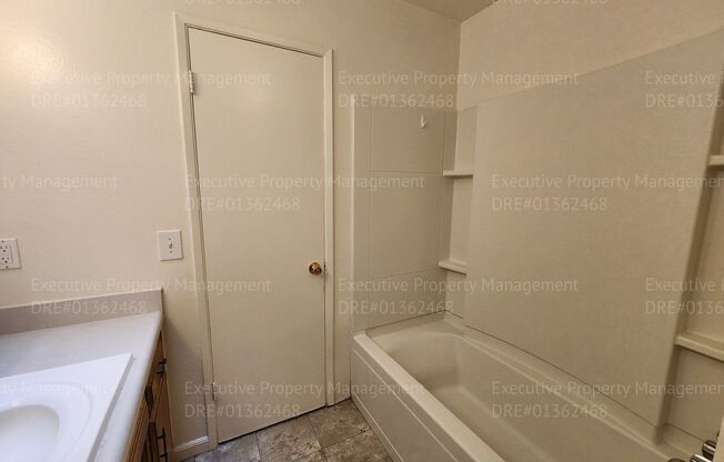 2 beds, 1 bath, $1,425, Unit B